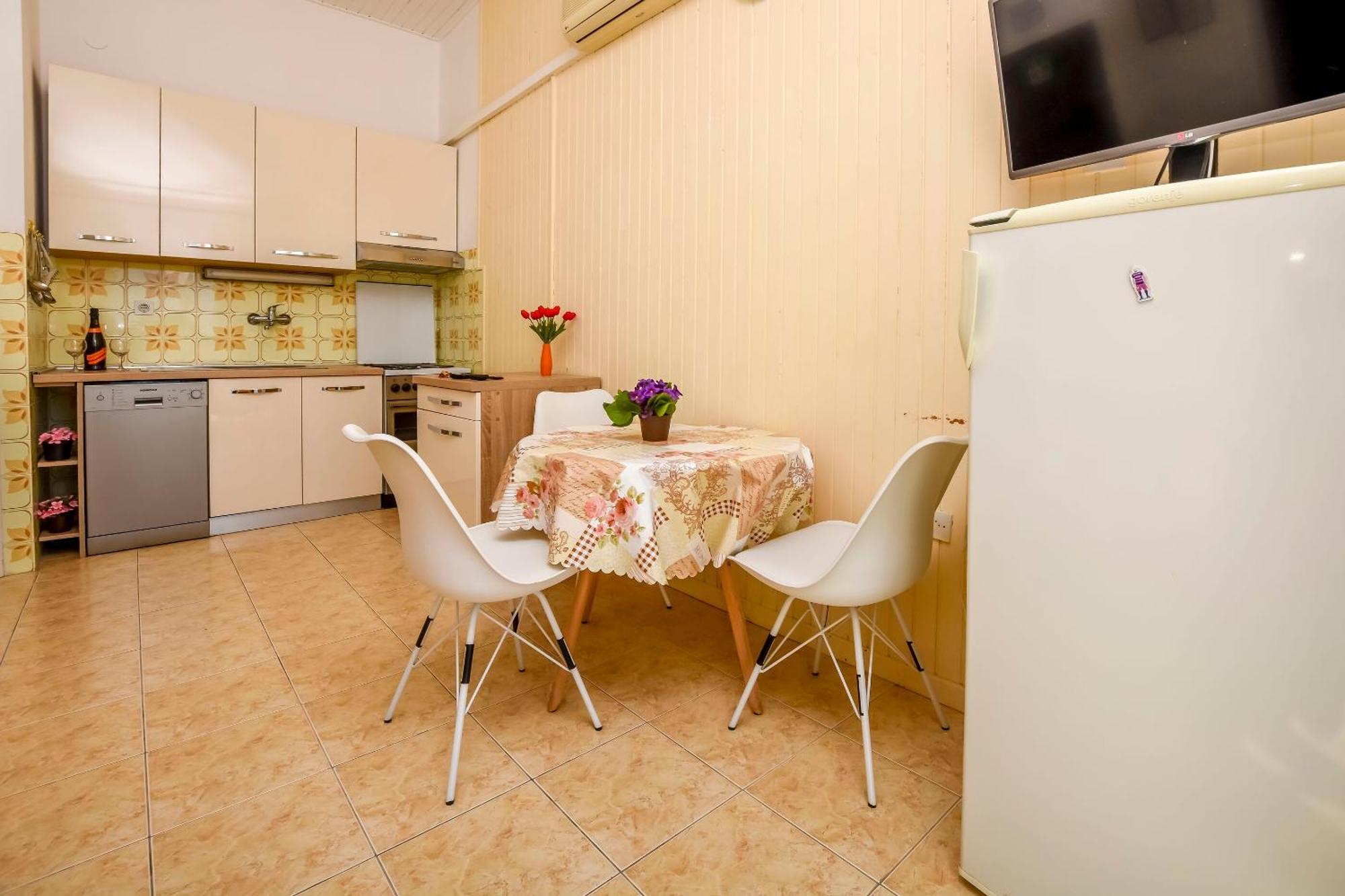 Apartments Zivana ロゴズニッツァ エクステリア 写真
